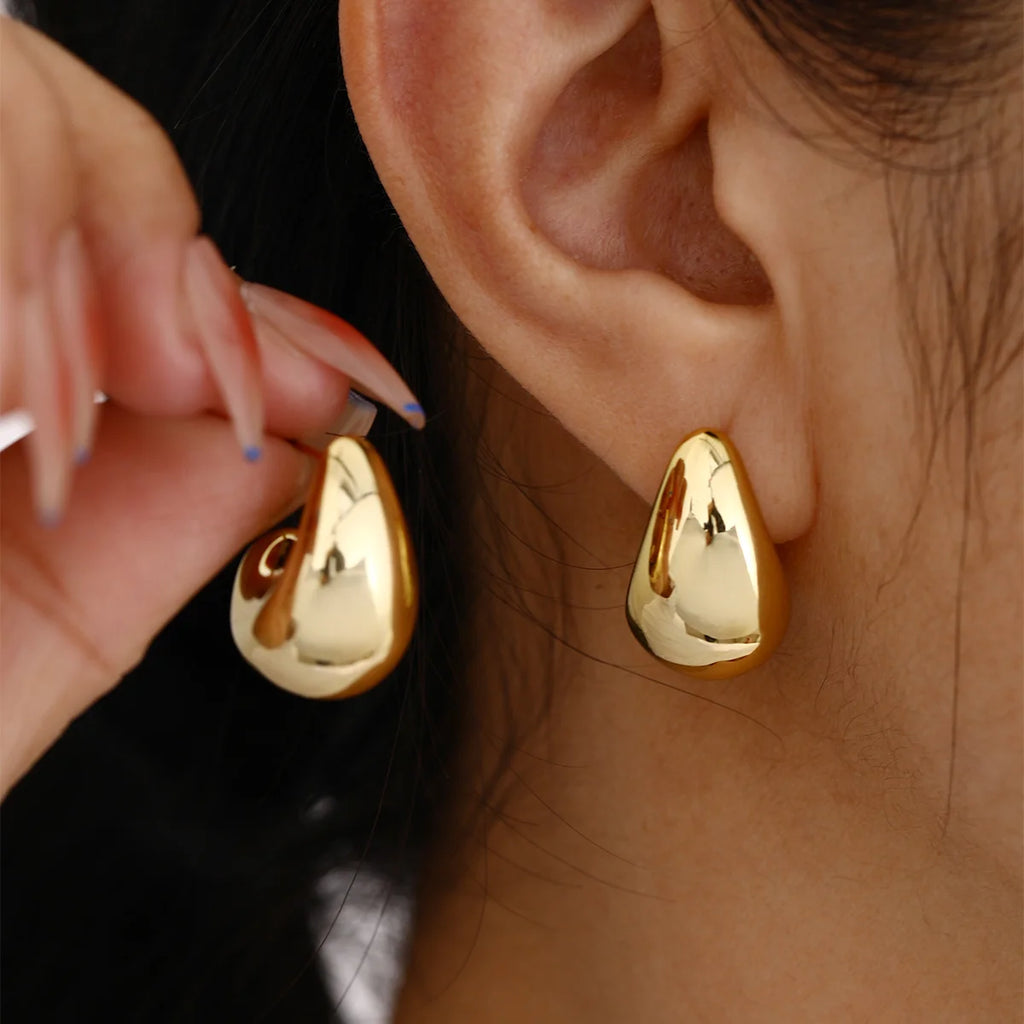 Elegant Teardrop Stud Earring