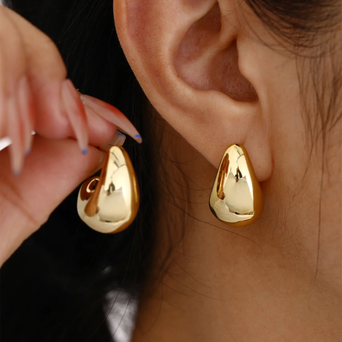 Elegant Teardrop Stud Earring